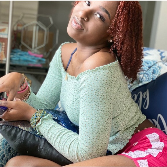 Forever 21 Tops - Forever21 off the shoulder crop top